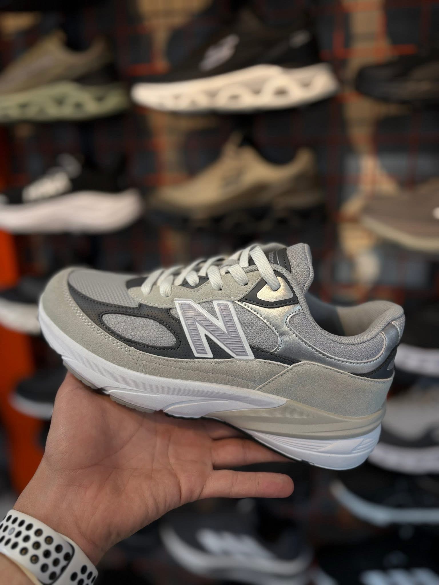 الترند اللي ما يوقف! حذاء New Balance 9060 B &